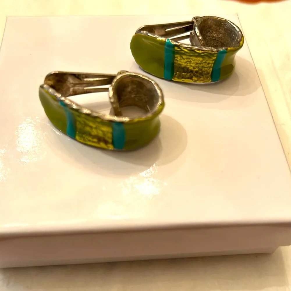 N/A earrings clip